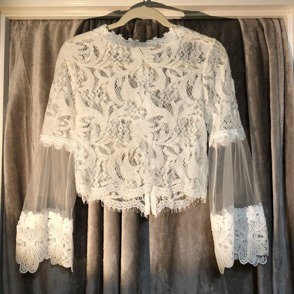 NWT STUNNING Lace Top